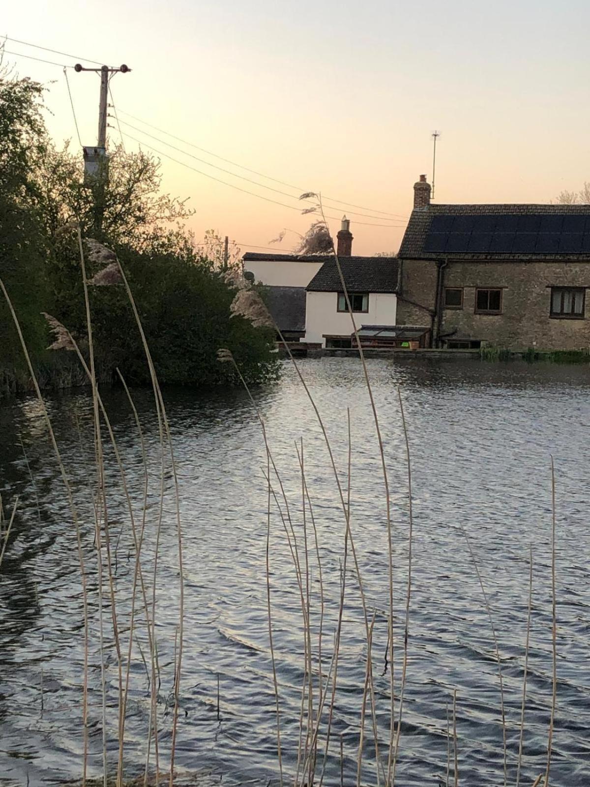 Astwell Mill Bed & Breakfast Helmdon Dış mekan fotoğraf